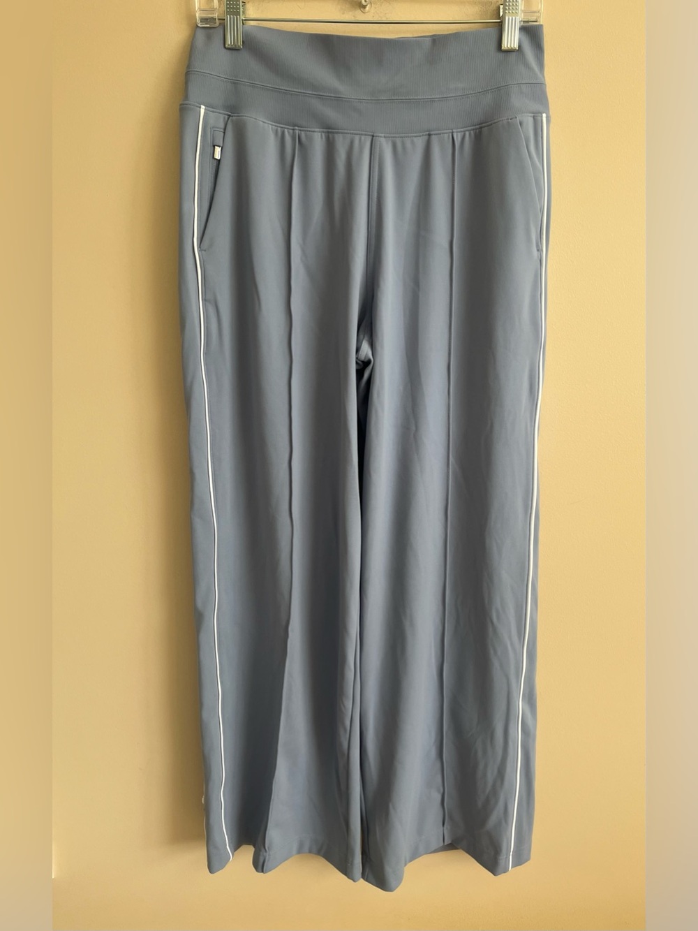 NWOT-Athleta Blue/White Venice High Rise Track Stripe Wide Leg, Medium Petite